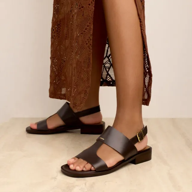 Angulus sandal med stikningsdetalje lædersandal sling-back