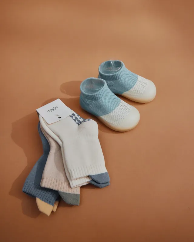 Minifus Lyseblå Sommer startpakke begyndersko + strømper