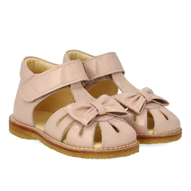 Angulus Begynder sandal med sløjfe og velcro lukning