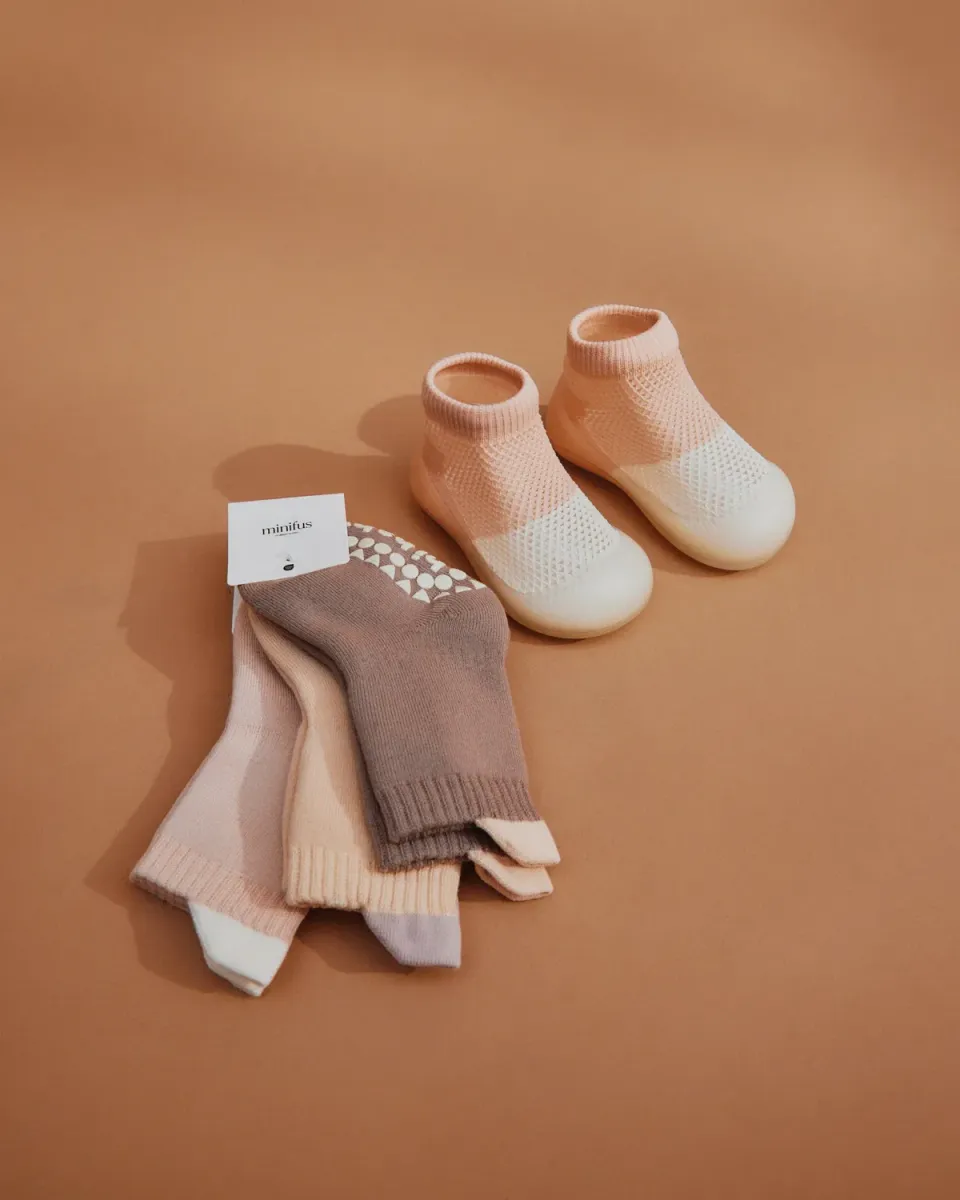 Minifus Lær-at-gå Sommer Startpakke lyserød begyndersko strømper