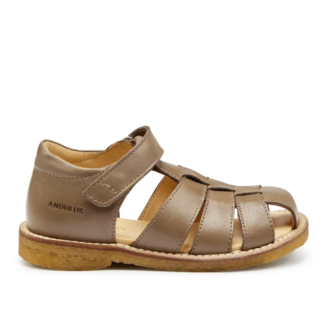 Angulus Sandal med Justerbar Velcrolukning Rummelig Lukket Tå
