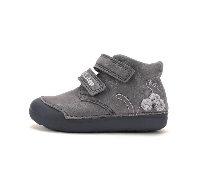 DD Step S066-62946A lukkede begyndersko pige first step