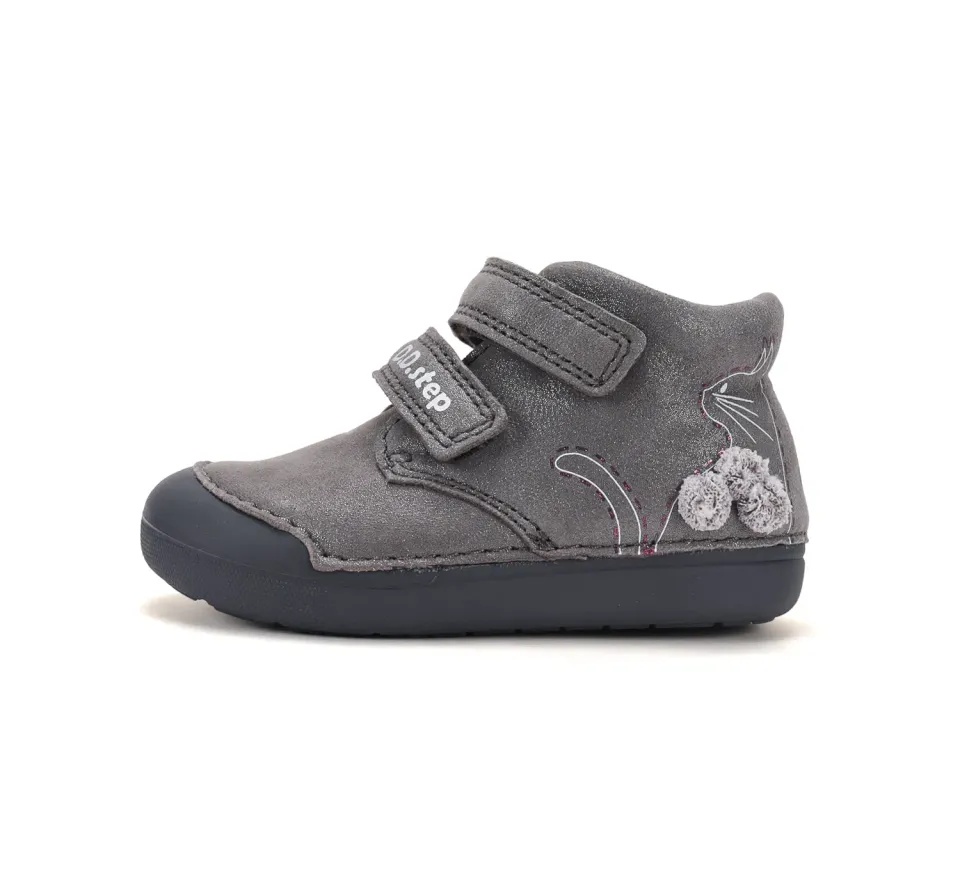 DD Step S066-62946A lukkede begyndersko pige first step