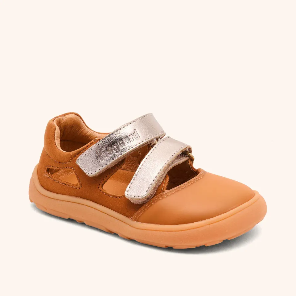 Bisgaard Michi barfodsandal cacao bred tåboks