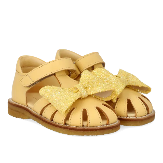 Angulus Begynder sandal med glittersløjfe og velcrolukning