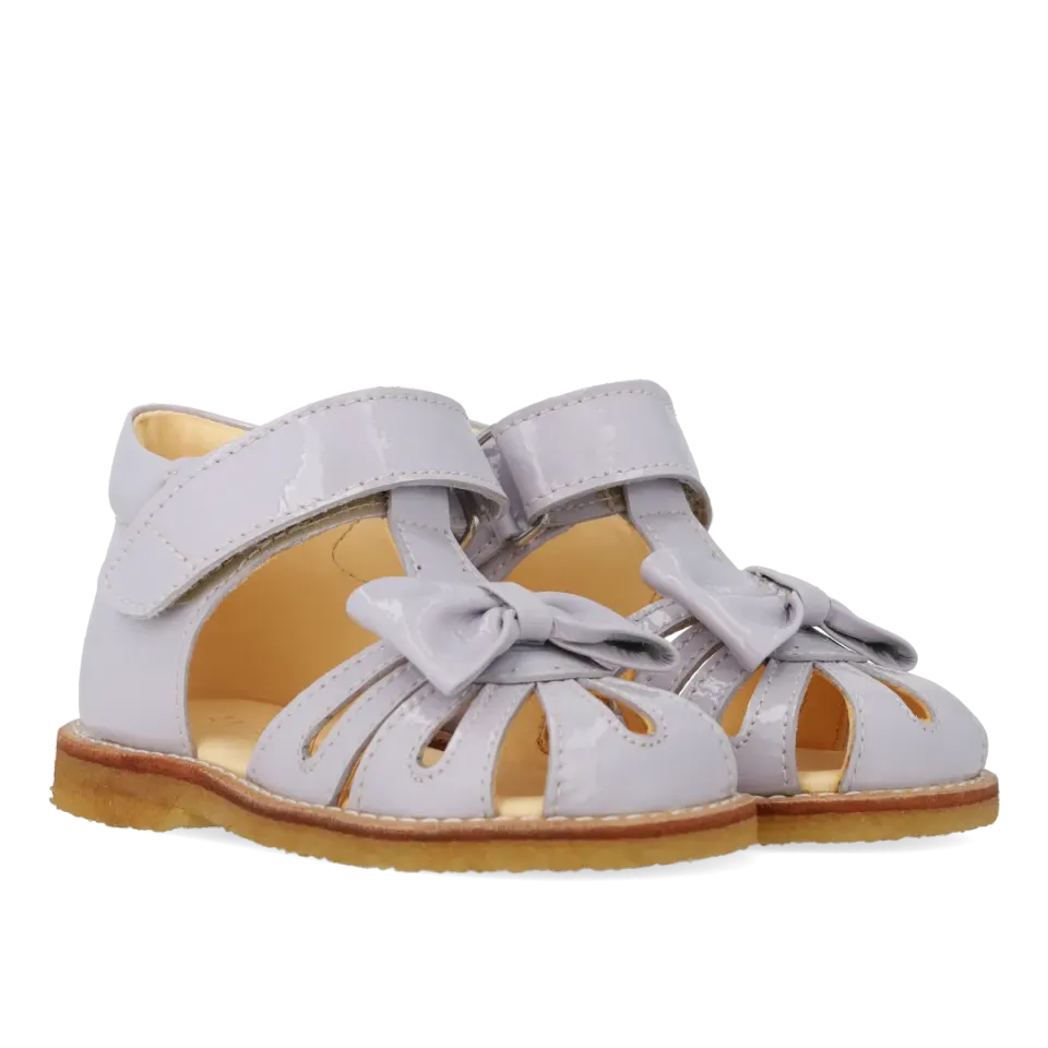 Angulus Begynder Sandal med Sløjfe og Velcro Lukning Lukket Tå